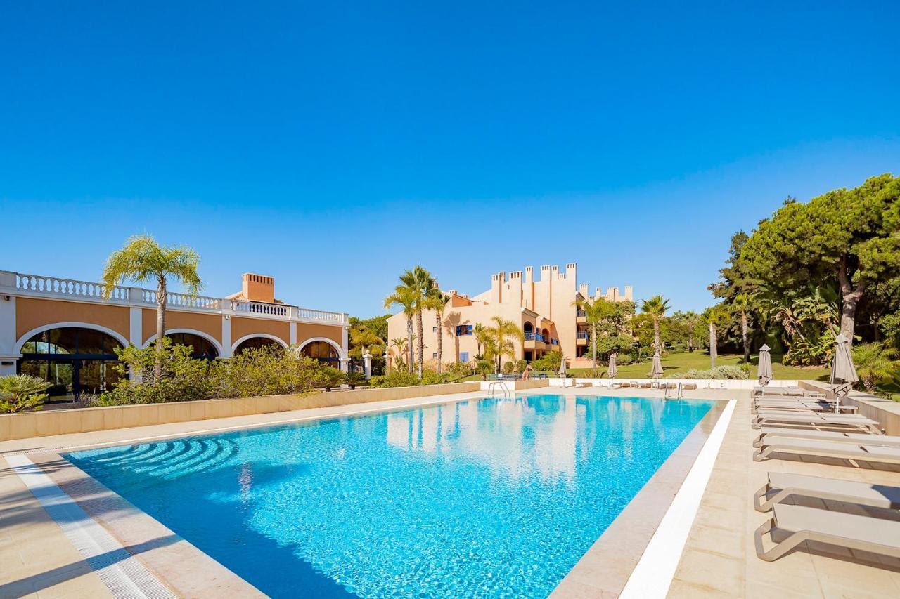 Al - Apartamentos Vila Sol F5 Bloco 3 쿼테이라 외부 사진